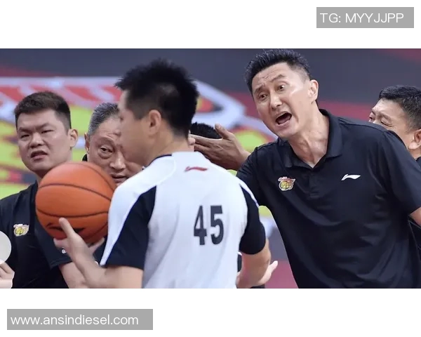 武汉篮球队实力引发热议球迷对球队表现的不同看法与争论