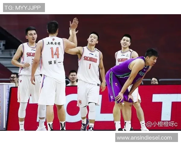 CBA焦点战北京队迎战辽宁队全力争胜展现强大实力