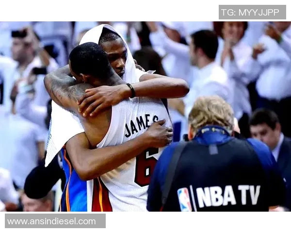 詹姆斯与杜兰特圣诞大战精彩回顾视频全程分析与精彩瞬间集锦