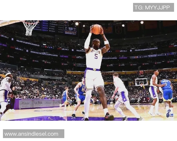 勇士季前赛对决湖人展现新阵容火力与战术碰撞的精彩时刻