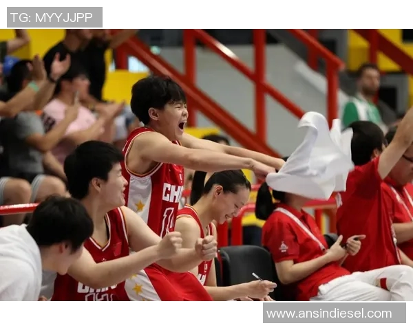 印第安纳狂热与火花的激烈对决展现女篮风采与竞争魅力